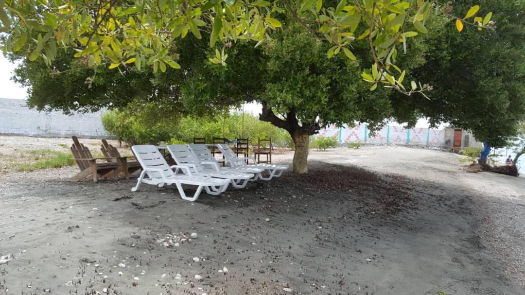 Evasion Beach Hotel Gressier Екстер'єр фото