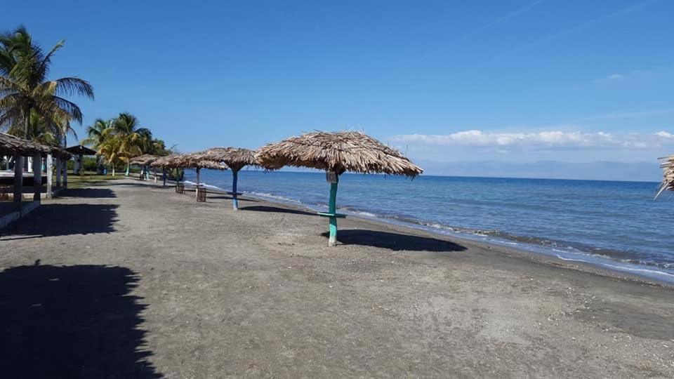 Evasion Beach Hotel Gressier Екстер'єр фото